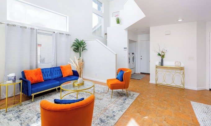 Eastvale House | Corona's Gem: A Vibrant Haven- 30 Mins from Disney