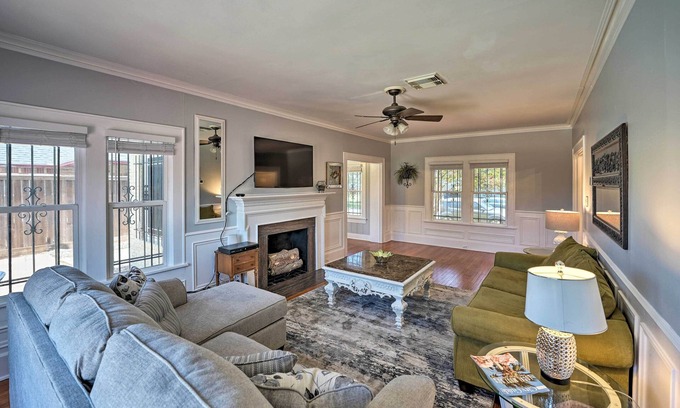 Del Mar House | Corpus Christi Home w/Pool & Hot Tub: Walk to Bay