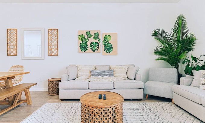 Corpus Christi Apartment | Corpus · Walk to Whitecap Beach - Heated Pool, AC, Parking