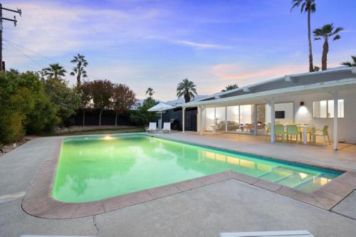 Palm Springs House | Cosmic Sunset