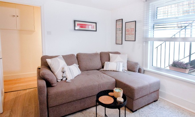 New Cross Apartment | Cosy 1 bed flat with garden space