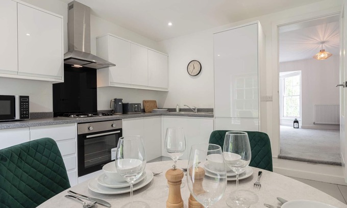 Malvern House | Cosy 1BD in Malvern With Stunning Views