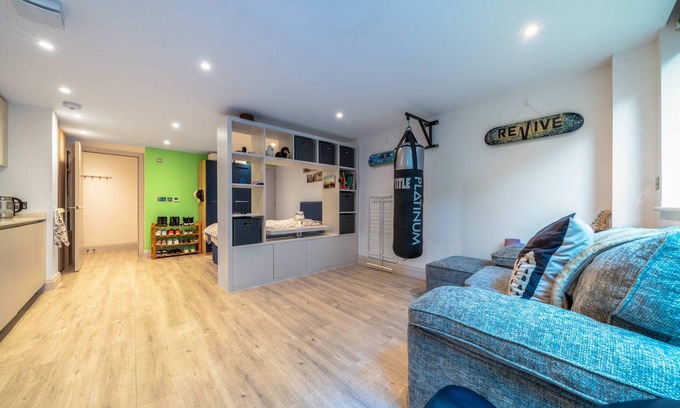 Turnham Green Apartment | Cosy 1BD studio in the heart of Chiswick