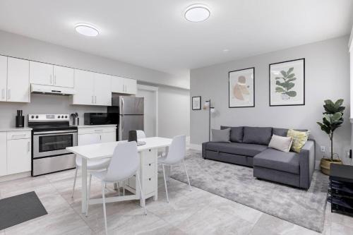 Delta House | Cosy 2-bed Basement Suite In Quiet Neighbourhood