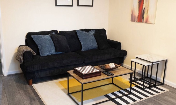 Bradley Stoke House | Cosy 3-bed house - Bradley Stoke - Free parking -Fast internet -Self-checkin
