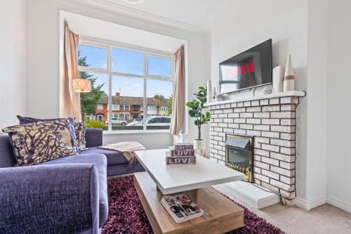 Hull House | Cosy 3-bedroom house, garden, fast wi-fi, 6 mins walk to Hull fair, 4 mins drive to MKM stadium perfect for Contractors, Families, HRI hospital locum staff and corporate guests