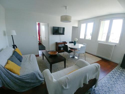 Nogent-le-Rotrou Apartment | Cosy 3 pièces dernier étage ultra lumineux avec Netflix à 5 minutes à pied de la gare