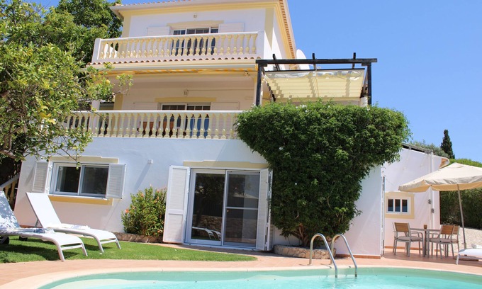 Mato Serrao Villa | Cosy 4 bed-villa with views over sea + Carvoeiro