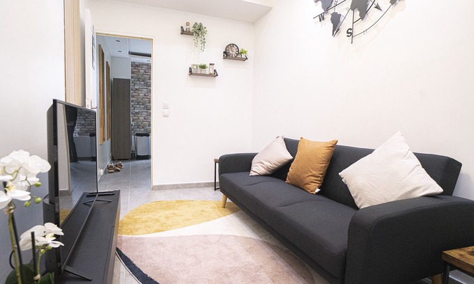 Les Puces de Saint-Ouen Apartment | Cosy 54m² souplex with indoor sauna