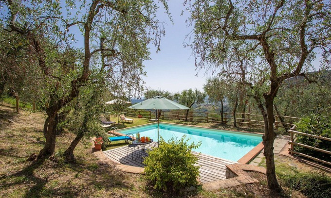 Mastiano Villa | Cosy apartment in villa with pool, WIFI, TV, patio, pets allowed and panoramic view, close to Lu.