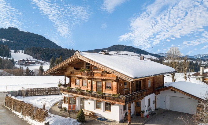 Hopfgarten im Brixental Apartment | Cosy apartment with garden near ski area