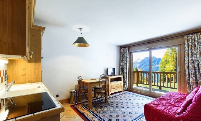 Les Eucherts Apartment | COSY APARTMENT IN THE TREES