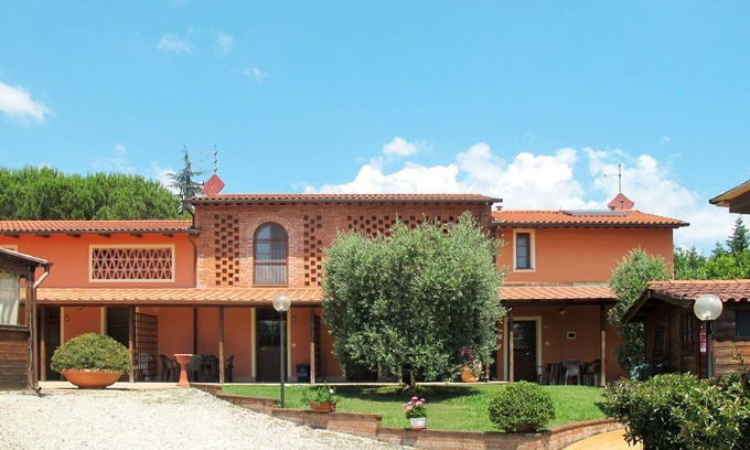 Orentano Apartment | Cosy apartment for 5 people with pool, A/C, WIFI, TV and patio