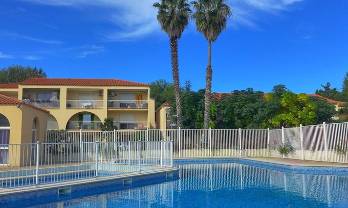Les Hauts de Canet Apartment | Cosy apartment for 4 people with A/C, pool, WIFI, TV, terrace and pets allowed