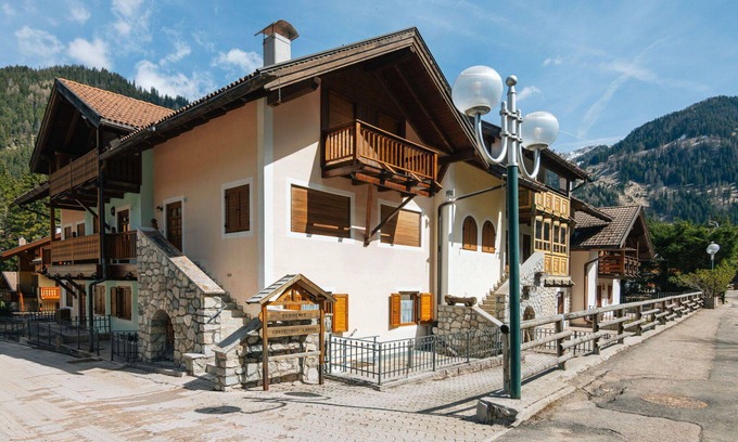 Campitello di Fassa Apartment | Cosy apartment for 5 people with WIFI, pets allowed and parking
