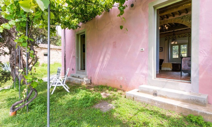 Rosignano Marittimo Apartment | Cosy apartment for 7 guests with WIFI, pool, A/C, TV, patio, pets allowed and panoramic view