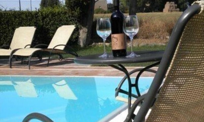 Colle di Val d'Elsa House | Cosy apartment in villa for 2 guests with pool, TV, patio and pets allowed