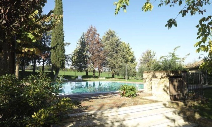 Colle di Val d'Elsa House | Cosy apartment in villa for 4 people with pool, TV, patio and pets allowed