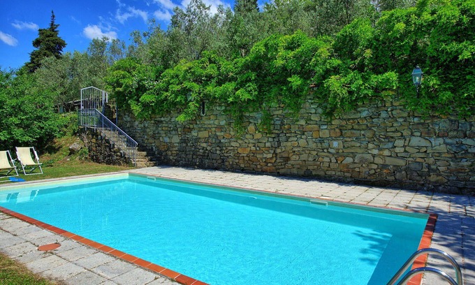 Greve in Chianti Apartment | Cosy apartment for 5 people with WIFI, pool, TV and pets allowed, close to Greve In Chianti