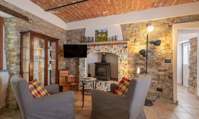 Monastero Bormida Apartment | Cosy apartment for 2 people with WIFI, pool and TV