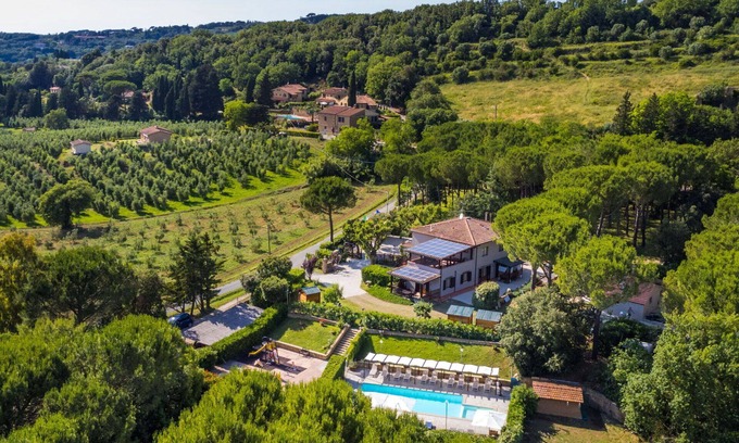 Casale Marittimo Apartment | Cosy apartment for 5 people with pool, WIFI, TV, patio and pets allowed