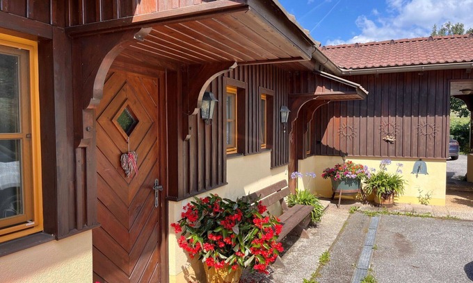 Treffen Villa | Cosy apartment in villa for 4 guests with WIFI, TV, patio and pets allowed