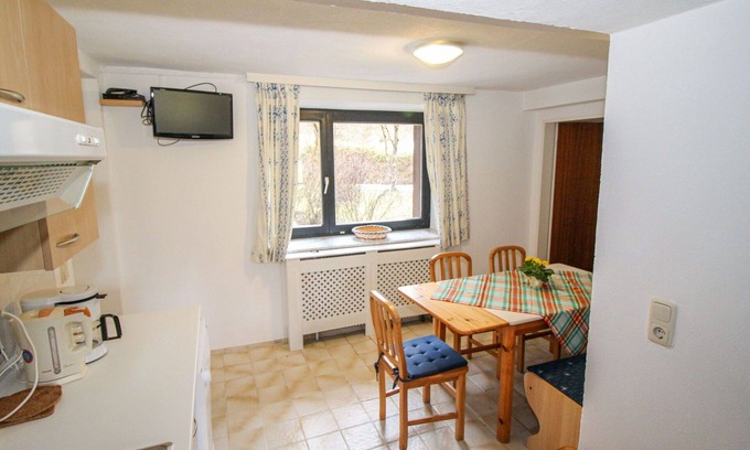 Muhldorf Apartment | Cosy apartment for 7 guests with WIFI, TV, terrace and panoramic view