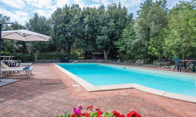 Monteriggioni Apartment | Cosy apartment for 4 people with WIFI, pool, TV and veranda, close to Siena