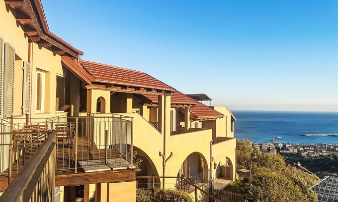 Pietra Ligure Apartment | Cosy apartment for 4 guests with WIFI, pool, A/C and terrace