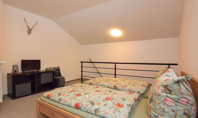 Oberhof Apartment | Cosy apartment for 2 people with WIFI, TV, balcony, pets allowed and parking