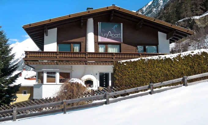 Soelden Apartment | Cosy apartment for 2 guests with WIFI, TV and pets allowed