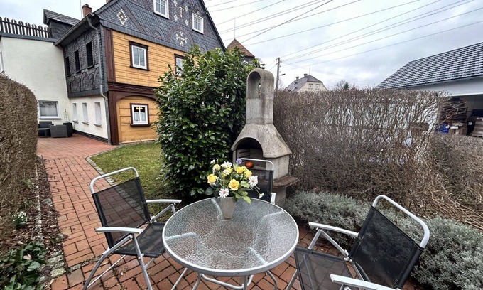 Grossschoenau Apartment | Cosy apartment for 3 guests with WIFI, TV, patio and pets allowed