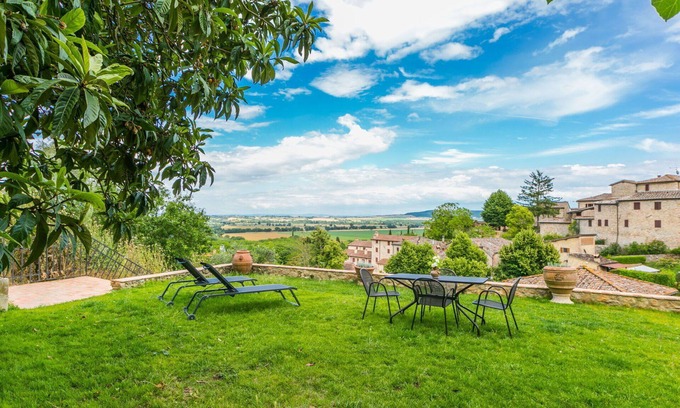 Stigliano Apartment | Cosy apartment for 3 guests with WIFI, TV, patio, pets allowed and panoramic view