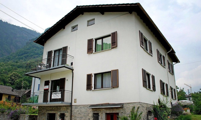 Chironico Apartment | Cosy apartment for 4 guests with WIFI, TV, balcony and panoramic view