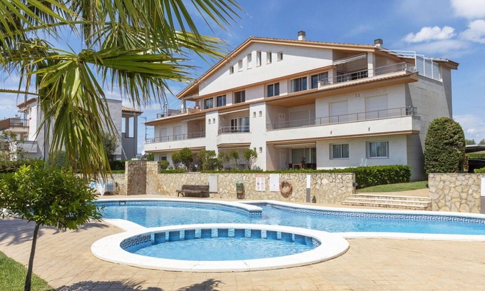 San Jorge Apartment | Cosy apartment for 4 people with WIFI, pool, A/C, TV, patio and pets allowed