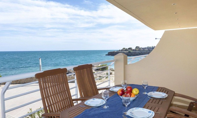 Vinaros Apartment | Cosy apartment for 4 guests with WIFI, pool, TV and terrace