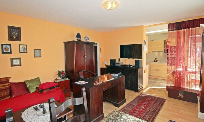Margareten Apartment | Cosy apartment for 4 guests with WIFI, TV and terrace