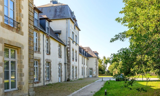 Baden Apartment | Cosy apartment for 4 guests with WIFI, pool, TV and balcony