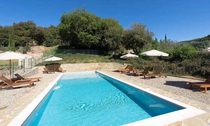 Villa A Sesta Apartment | Cosy apartment for 4 guests with A/C, WIFI, pool, TV, patio and panoramic view, close to Siena