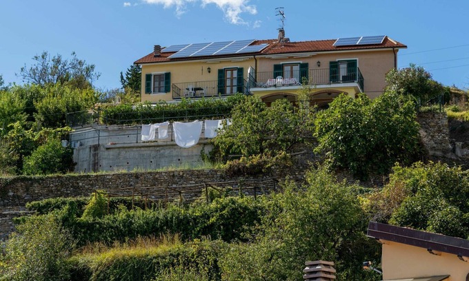 Valloria Apartment | Cosy apartment for 4 guests with hot tub, pool, WIFI, A/C, TV, patio and parking