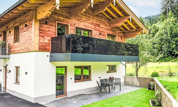 Leogang Apartment | Cosy apartment for 4 people with WIFI, TV, terrace, pets allowed and panoramic view