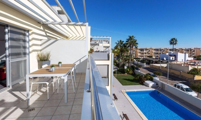 Vinaros Apartment | Cosy apartment for 4 people with pool, WIFI, A/C, terrace and pets allowed