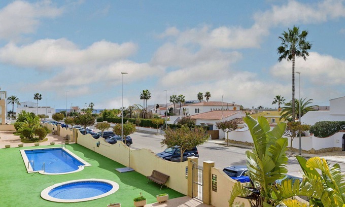 Vinaros Apartment | Cosy apartment for 4 people with WIFI, A/C, pool, TV, terrace and pets allowed