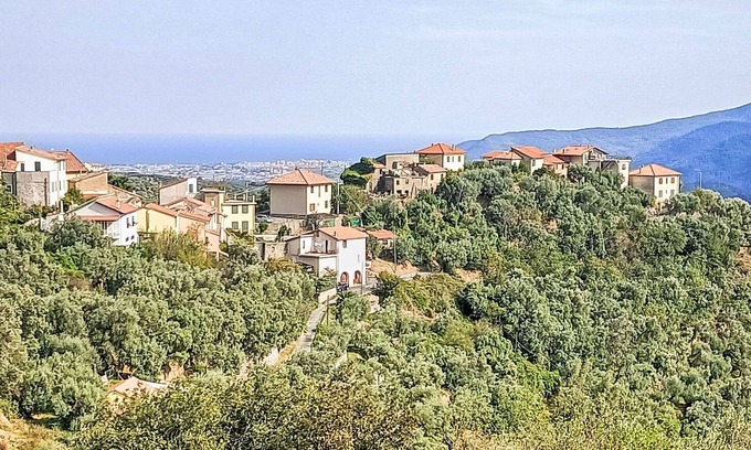 Arnasco Apartment | Cosy apartment for 4 people with WIFI, A/C, TV and terrace