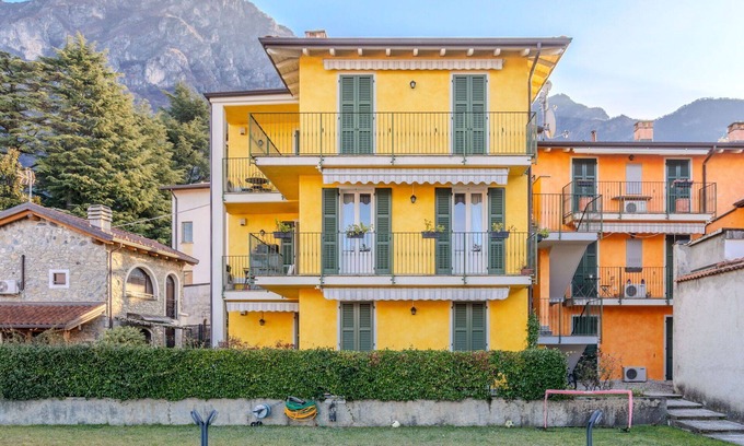 Lierna Apartment | Cosy apartment for 4 people with WIFI, A/C, TV and balcony