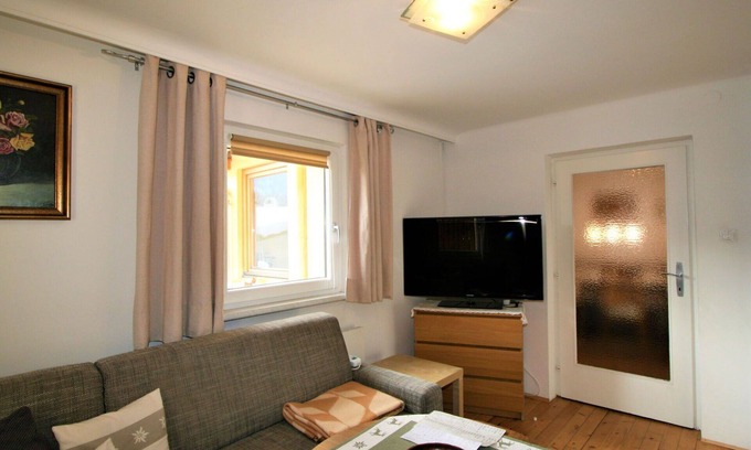 Axams Apartment | Cosy apartment for 4 people with TV, patio and pets allowed