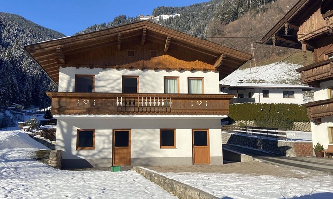 Schwendau Apartment | Cosy apartment for 5 people with WIFI, TV and balcony