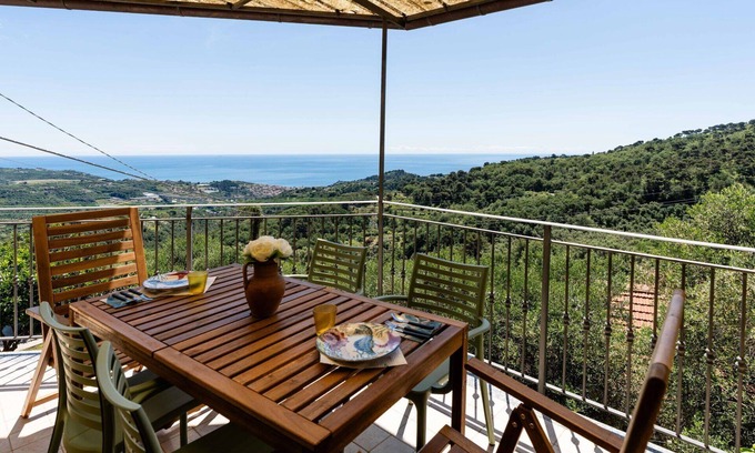 Lingueglietta Apartment | Cosy apartment for 5 people with WIFI and terrace