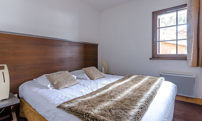 Les Gets Apartment | Cosy apartment for 6 people with pool, WIFI, TV, terrace and pets allowed