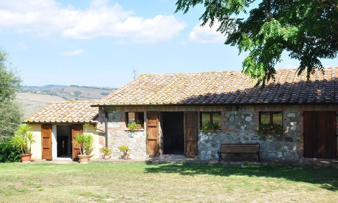 Il Poggio Apartment | Cosy apartment for 6 guests with WIFI, pool, TV, pets allowed and panoramic view